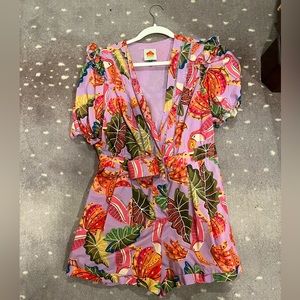 Farm Rio Romper. Size Large (L). Worn once or twice. Comes with a belt.